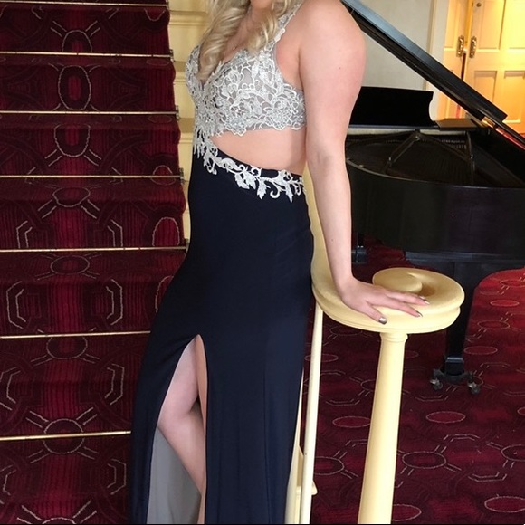 Prom dress - Picture 1 of 3